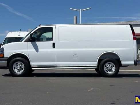 Used 2025 Chevrolet Express 2500 w/ Driver Convenience Package RWD image 7