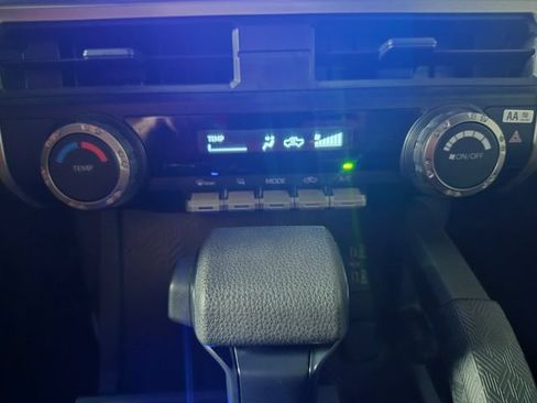 Certified 2024 Toyota Tacoma SR5 AWD/4WD image 25