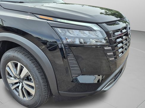 New 2026 Nissan Pathfinder SL FWD image 11