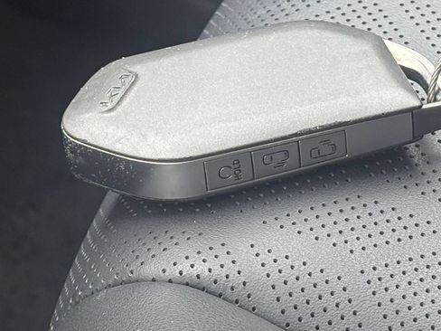 Used 2026 Kia Carnival FWD image 27