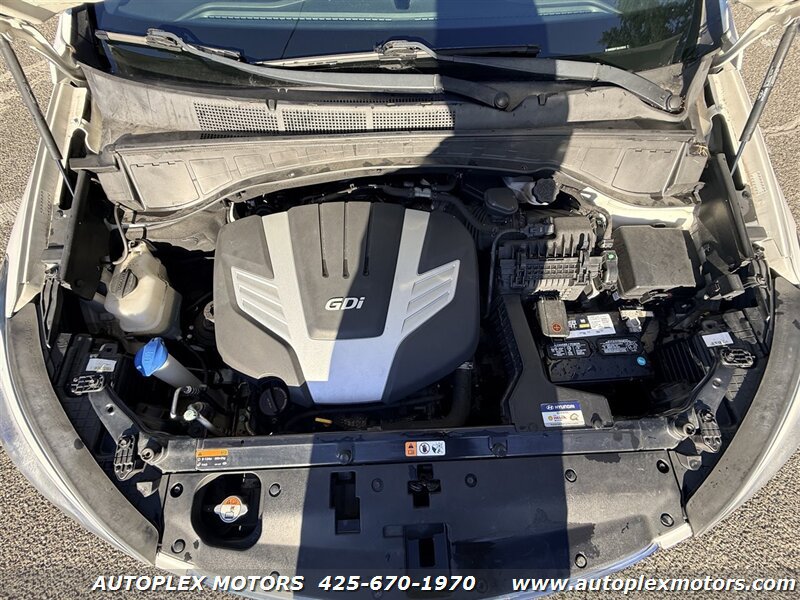Used 2016 Hyundai Santa Fe SE w/ Option Group 03 AWD/4WD image 24