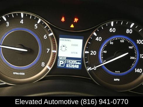 Used 2018 INFINITI QX80 4WD w/ Deluxe Technology Package image 8