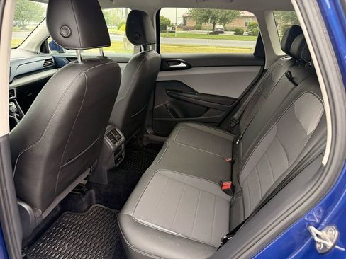 Used 2023 Volkswagen Taos SE image 11