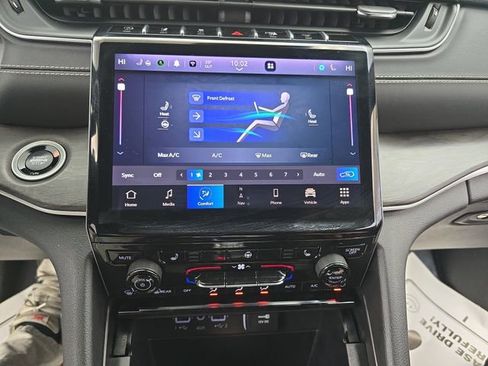 Used 2024 Jeep Grand Cherokee Limited image 33