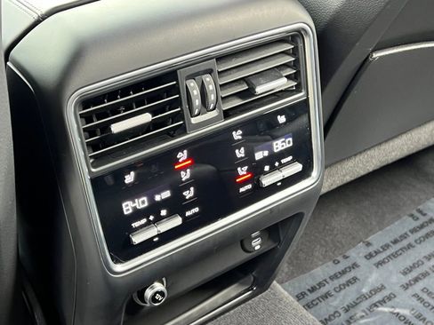 Used 2021 Porsche Cayenne Turbo image 20