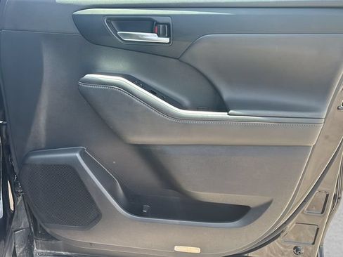 Used 2025 Toyota Highlander XSE AWD/4WD image 9