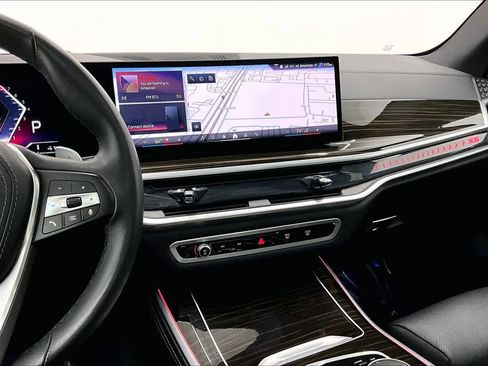 Used 2025 BMW X5 xDrive50e image 7