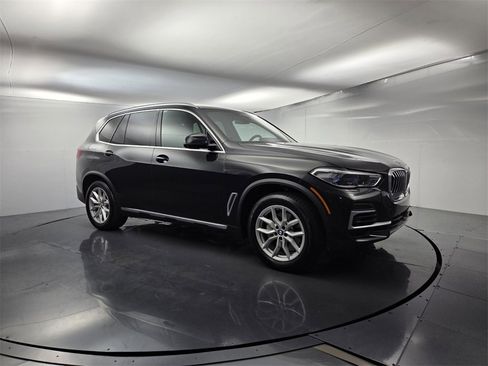 Used 2023 BMW X5 xDrive40i w/ Executive Package image 2