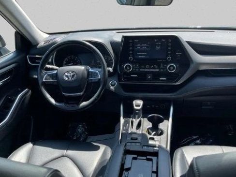 Used 2021 Toyota Highlander XLE AWD/4WD image 17