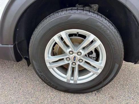 Used 2022 Ford Explorer XLT w/ Equipment Group 202A image 7