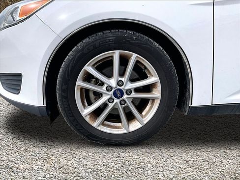 Used 2017 Ford Focus SE image 9