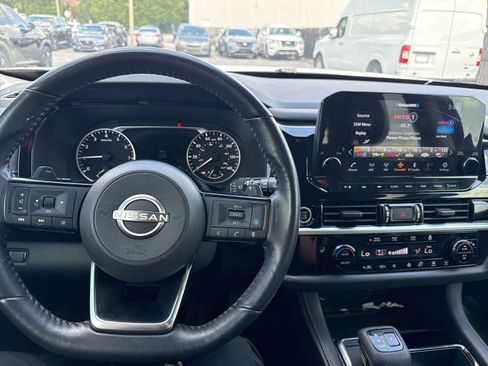 Used 2022 Nissan Pathfinder SL w/ SL Premium Package FWD image 6