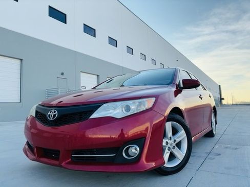 Used 2014 Toyota Camry L image 1