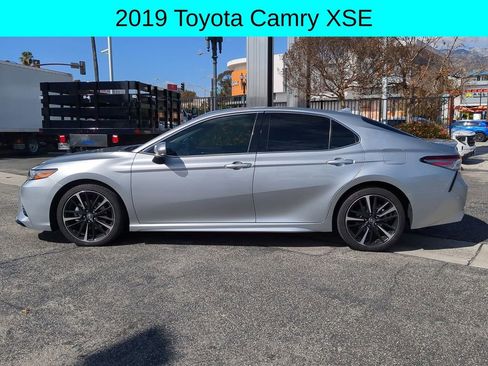 Used 2019 Toyota Camry XSE image 2