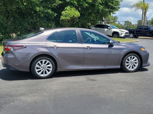 Used 2022 Toyota Camry LE FWD image 8