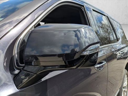 Used 2024 GMC Yukon Denali w/ Denali Reserve Package image 5