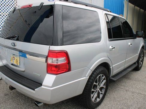 Used 2016 Ford Expedition XLT w/ Equipment Group 202A RWD image 4