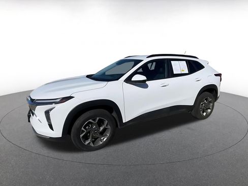 Used 2025 Chevrolet Trax LT image 8