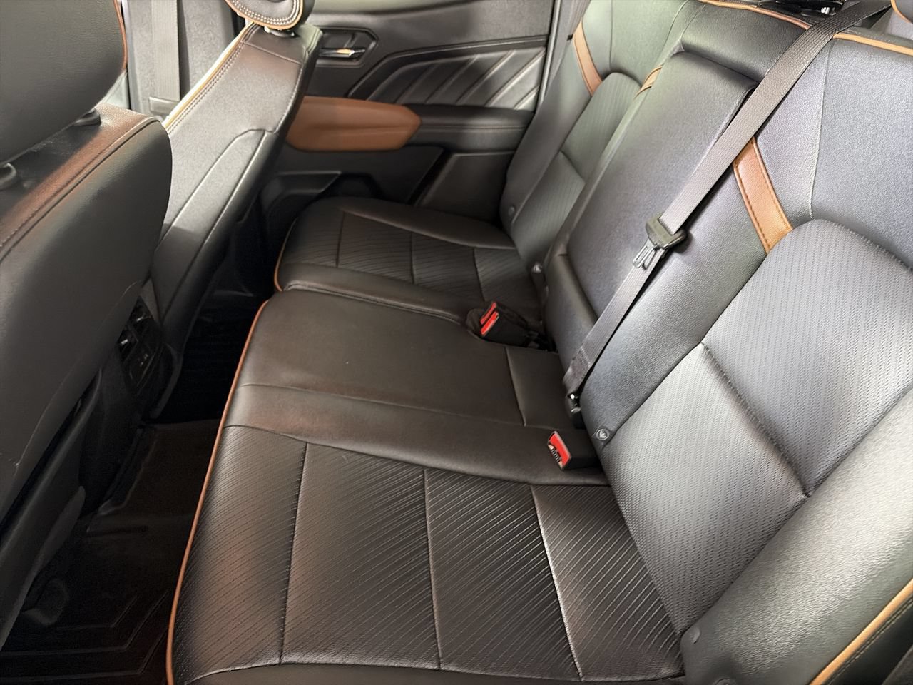Used 2024 GMC Canyon AT4 w/ AT4 Premium Package AWD/4WD image 23