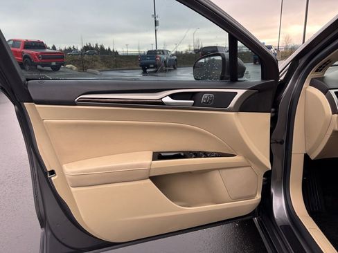 Used 2014 Ford Fusion SE w/ Equipment Group 202A image 23