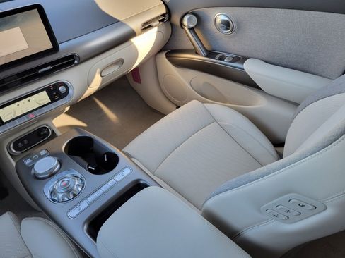 Used 2025 Genesis GV60 Advanced image 15