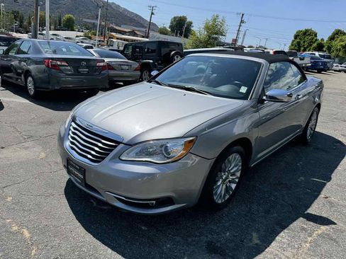 Used 2013 Chrysler 200 Limited image 3