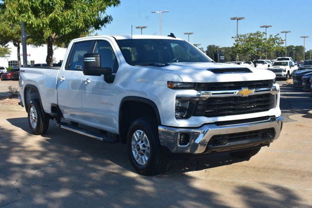 Used 2025 Chevrolet Silverado 2500 LT w/ Convenience Package AWD/4WD image 3