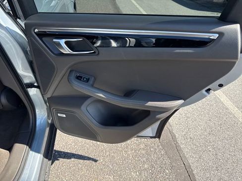 Used 2020 Porsche Macan AWD/4WD image 16