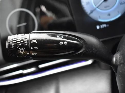 Used 2024 Hyundai Elantra SEL FWD image 24