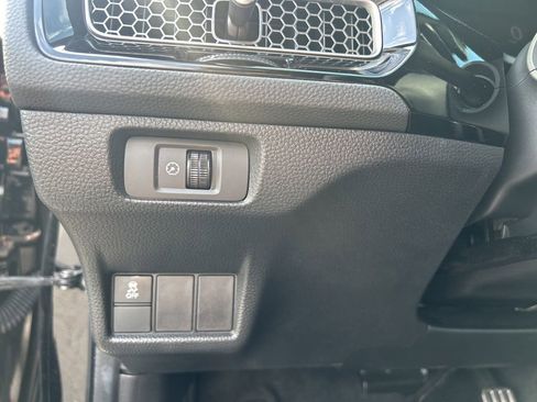 Used 2025 Honda Civic Sport image 21