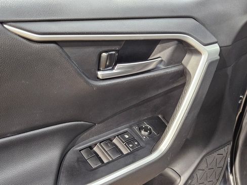 Used 2021 Toyota RAV4 XLE FWD image 21