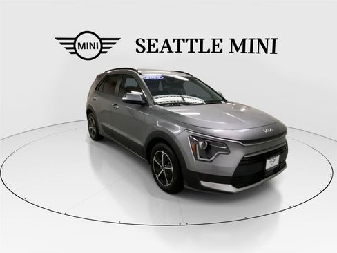 Used 2023 Kia Niro EX FWD image 2