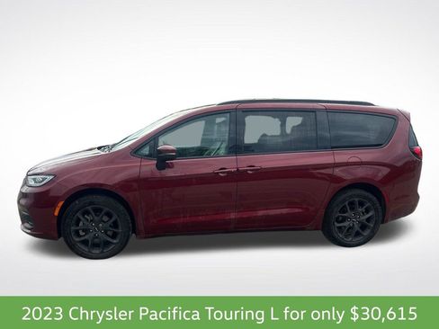 Used 2023 Chrysler Pacifica Touring-L w/ S Appearance Package AWD/4WD image 3