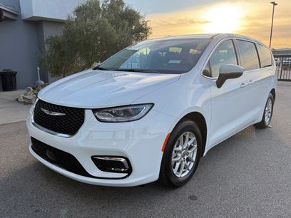 Used 2023 Chrysler Pacifica Touring-L
