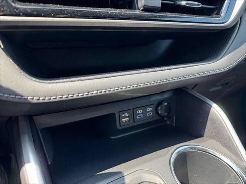 Used 2022 Toyota Highlander XLE AWD/4WD image 55