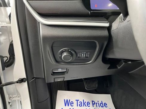 Used 2023 Jeep Grand Cherokee Altitude AWD/4WD image 19