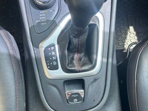 Used 2016 Jeep Cherokee Trailhawk w/ Comfort/Convenience Group AWD/4WD image 19