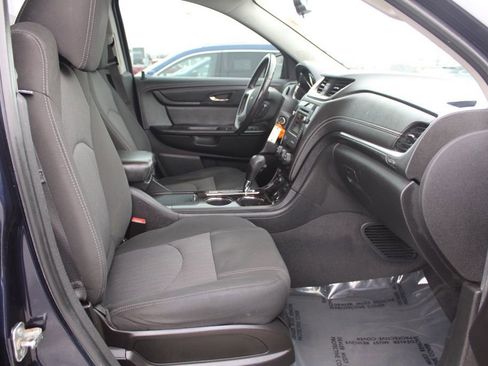 Used 2017 Chevrolet Traverse LT w/ Style and Technology Package image 18