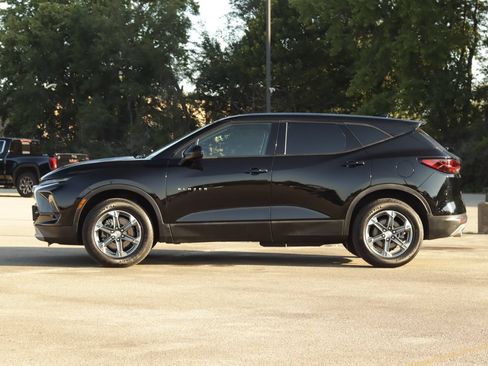 Used 2025 Chevrolet Blazer LT FWD image 4