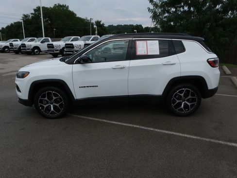 Certified 2025 Jeep Compass Limited AWD/4WD image 10