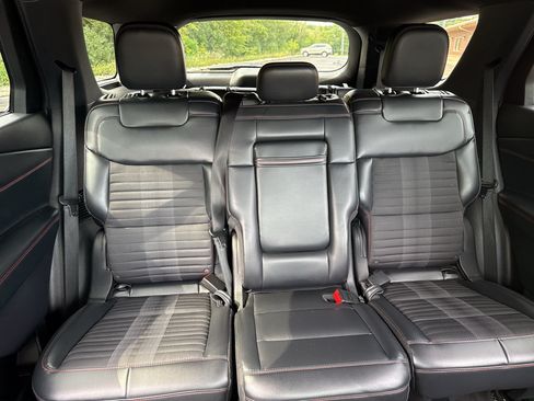 Used 2025 Ford Explorer ST-Line w/ ST-Line Street Pack AWD/4WD image 39
