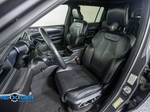 Used 2021 Jeep Grand Cherokee L Overland w/ Luxury Tech Group IV AWD/4WD image 23