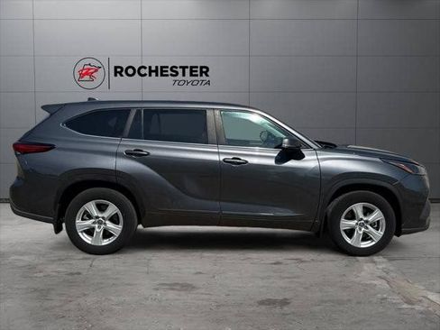 Used 2023 Toyota Highlander L FWD image 36