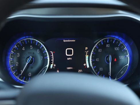 Used 2017 Chrysler Pacifica Touring-L Plus w/ Tire & Wheel Group image 12