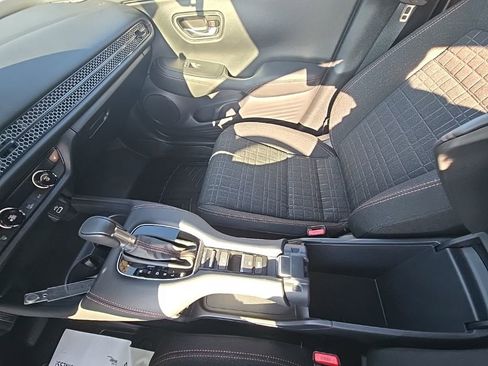 Used 2025 Honda HR-V Sport image 25