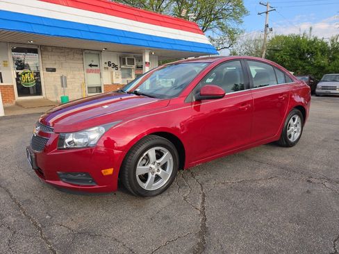 Used 2013 Chevrolet Cruze LT FWD image 2