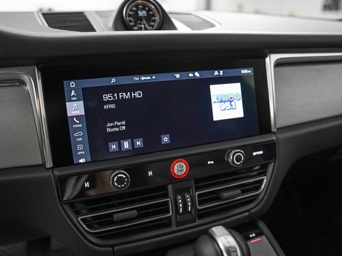 Certified 2026 Porsche Macan AWD/4WD image 22