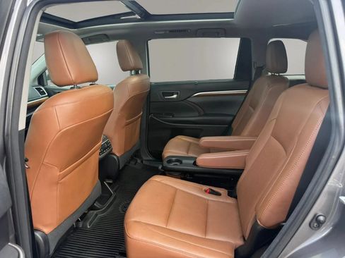Used 2018 Toyota Highlander Limited Platinum AWD/4WD image 38