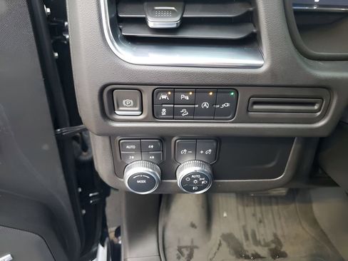 Used 2022 GMC Yukon XL AT4 image 34