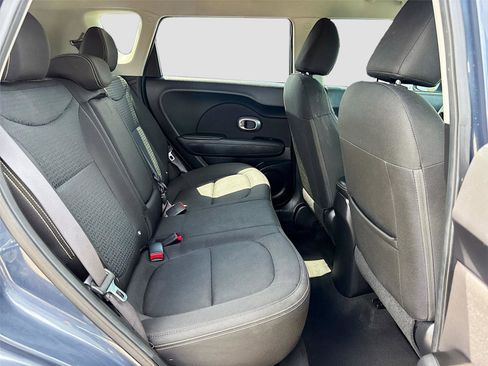 Used 2016 Kia Soul + image 27